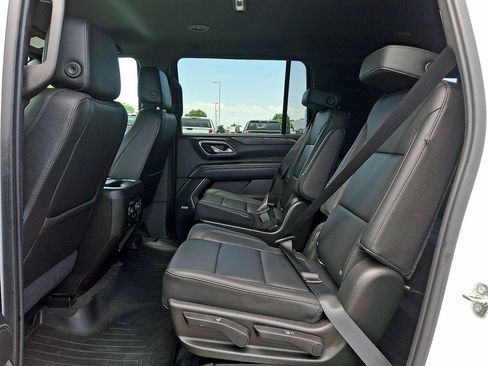 Used 2021 Chevrolet Suburban LT w/ Luxury Package AWD/4WD image 10