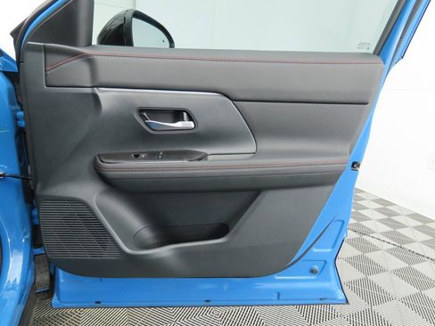 Used 2025 Nissan Kicks SR image 23