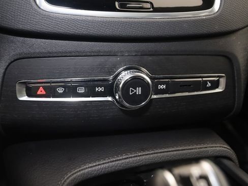 Used 2020 Volvo XC90 T6 Momentum w/ Protection Package Premier image 31