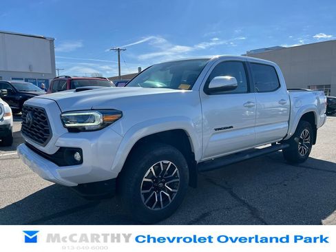 Used 2022 Toyota Tacoma TRD Sport w/ Technology Package image 6