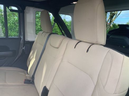 Used 2018 Jeep Wrangler Unlimited Sport S image 9