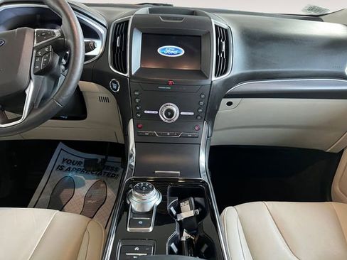 Used 2020 Ford Edge Titanium image 9