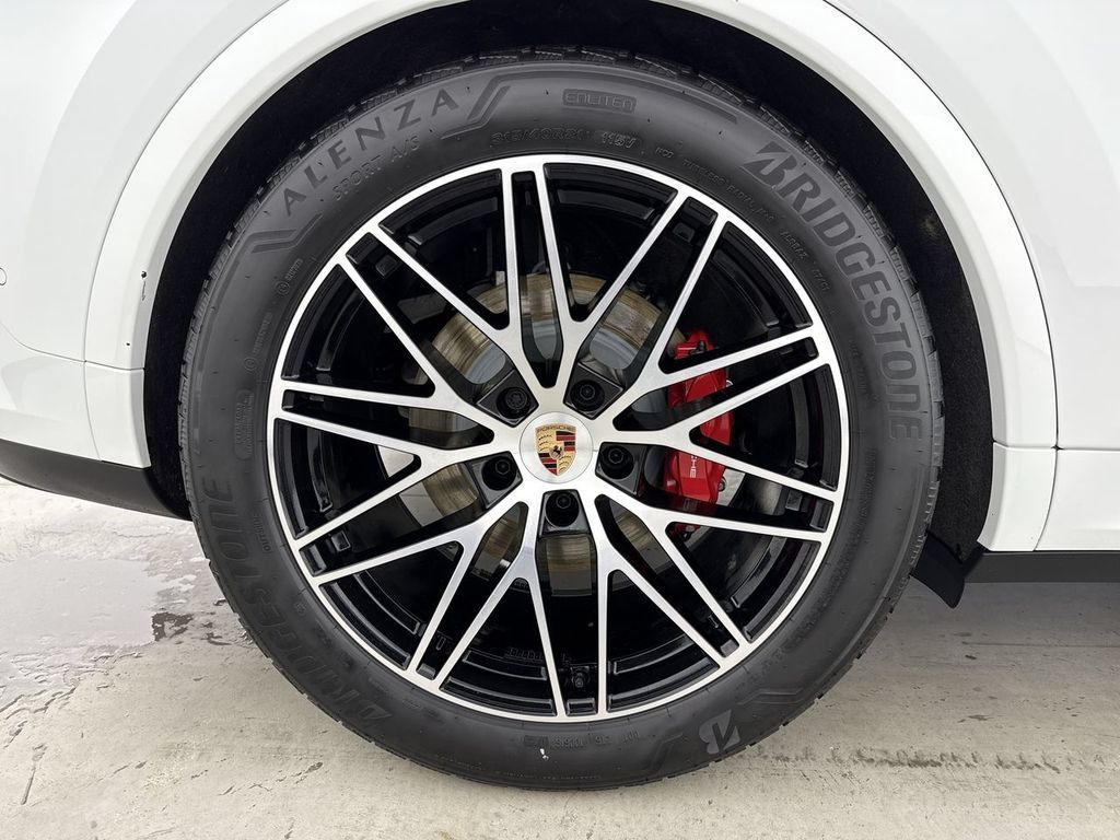 Used 2025 Porsche Cayenne S AWD/4WD image 16