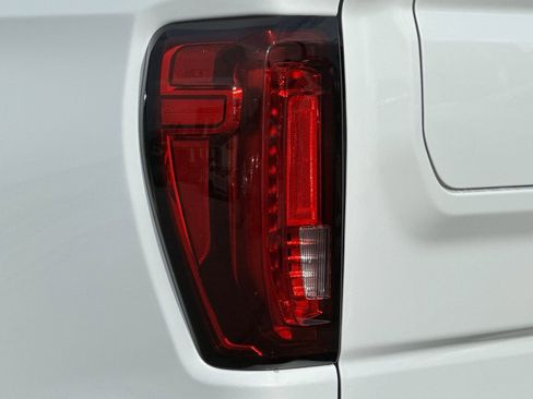 Used 2025 GMC Sierra 1500 AT4X image 38