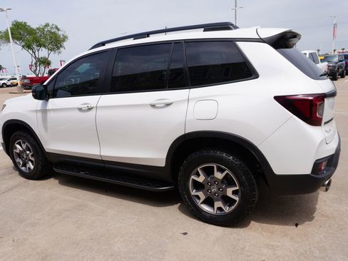 Used 2023 Honda Passport TrailSport image 4
