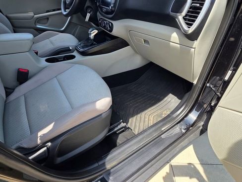 Used 2023 Kia Soul LX image 15