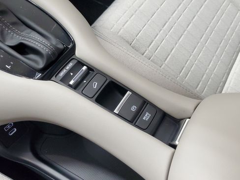 Certified 2026 Honda HR-V LX image 31
