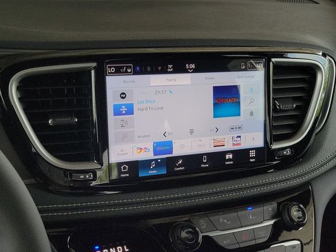 New 2026 Chrysler Pacifica Select image 26