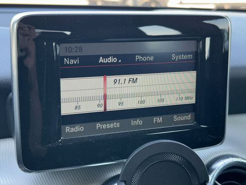 Used 2014 Mercedes-Benz CLA 250 image 19