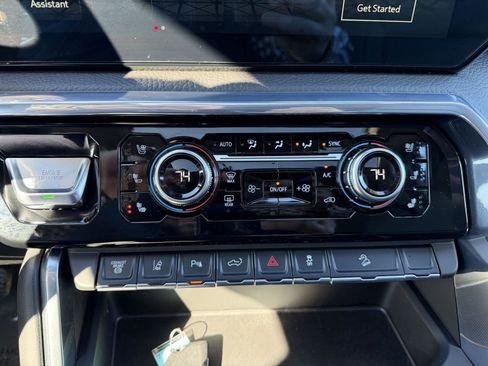 Used 2024 GMC Sierra 3500 Denali w/ Denali Reserve Package image 22