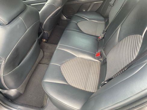 Used 2019 Toyota Camry SE FWD image 11