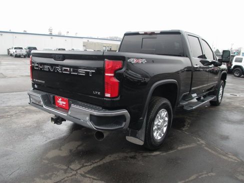 Used 2024 Chevrolet Silverado 2500 LTZ w/ LTZ Convenience Package image 6