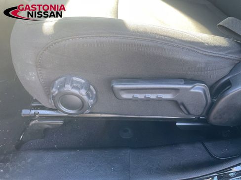 Used 2023 Jeep Wrangler Sahara image 31