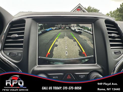 Used 2018 Jeep Grand Cherokee Limited AWD/4WD image 13