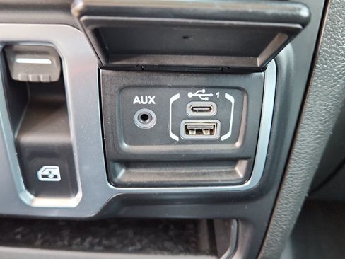 Used 2020 Jeep Wrangler Sport AWD/4WD image 22
