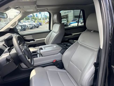 Used 2025 Ford Expedition Active AWD/4WD image 15