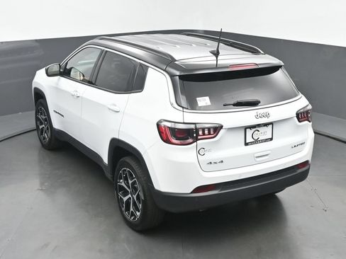 Used 2025 Jeep Compass Limited AWD/4WD image 32