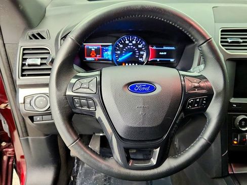 Used 2018 Ford Explorer XLT w/ Equipment Group 202A AWD/4WD image 14
