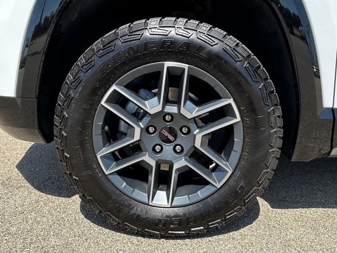 New 2026 GMC Terrain AT4 w/ Convenience Package III AWD/4WD image 34
