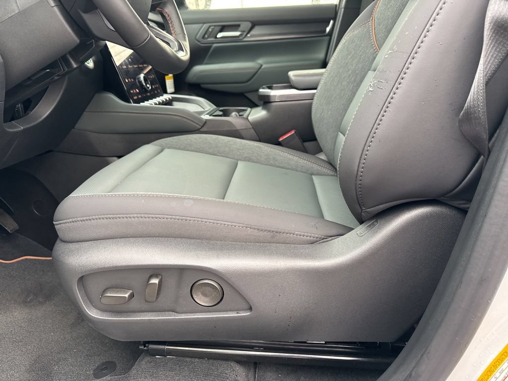New 2026 GMC Terrain AT4 AWD/4WD image 18