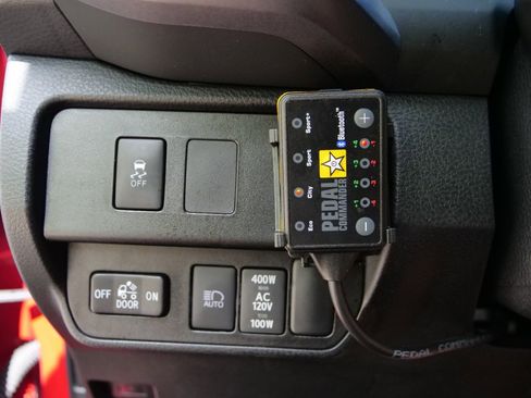 Used 2023 Toyota Tacoma TRD Sport AWD/4WD image 18