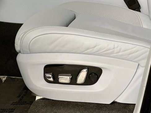 Certified 2019 Rolls-Royce Cullinan AWD/4WD image 20