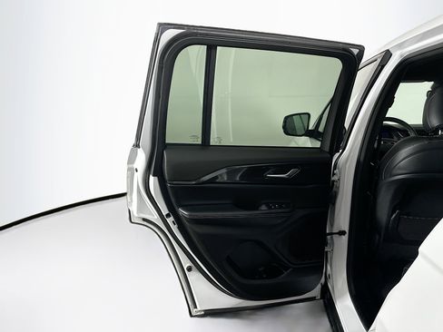 Used 2023 Jeep Grand Cherokee Altitude image 26