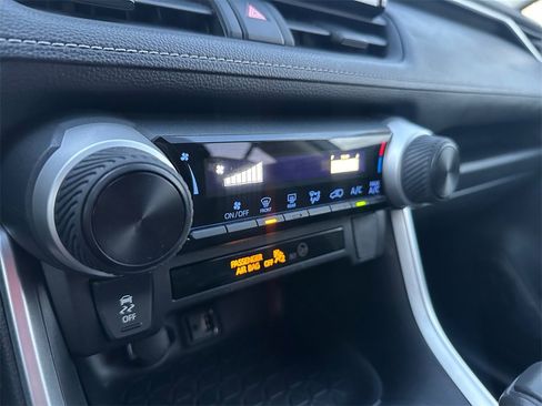 Used 2019 Toyota RAV4 LE image 27