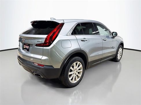 Used 2023 Cadillac XT4 Luxury w/ Cold Weather Package image 7