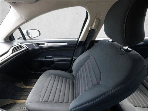 Used 2019 Ford Fusion SE FWD image 16