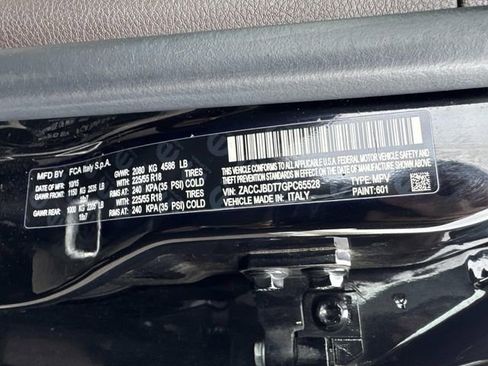 Used 2016 Jeep Renegade Limited image 34