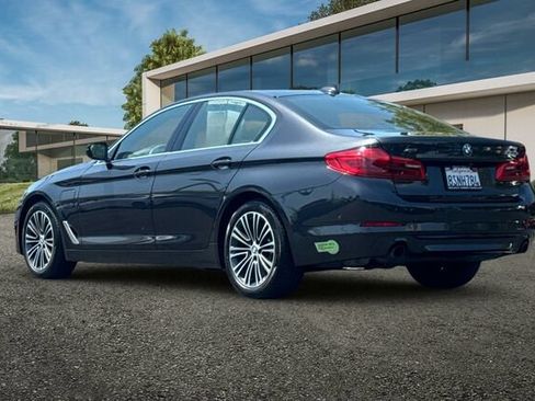 Used 2020 BMW 530e xDrive w/ Premium Package AWD/4WD image 6