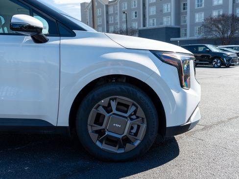 New 2026 Kia Carnival EX FWD image 10