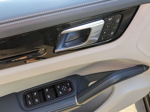 Certified 2023 Porsche Cayenne image 14