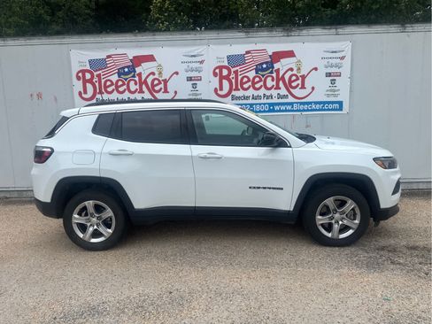 Used 2024 Jeep Compass Latitude AWD/4WD image 2