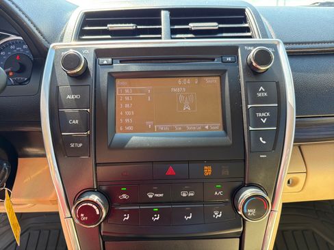 Used 2016 Toyota Camry LE FWD image 12