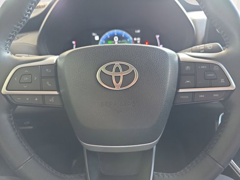 Used 2024 Toyota Grand Highlander XLE image 11