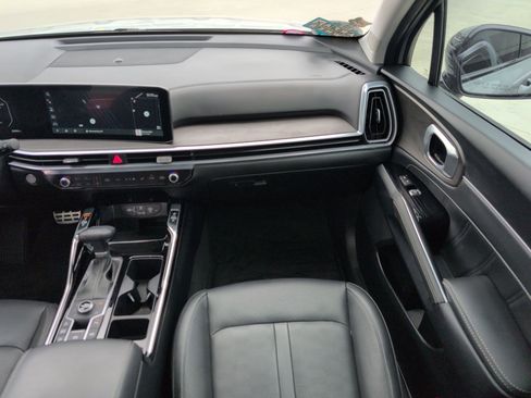 Certified 2025 Kia Sorento SX image 31