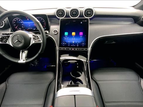 Used 2025 Mercedes-Benz GLC 300 image 18
