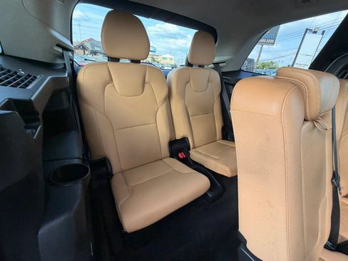 Used 2016 Volvo XC90 T6 Momentum w/ Momentum Plus Package AWD/4WD image 14