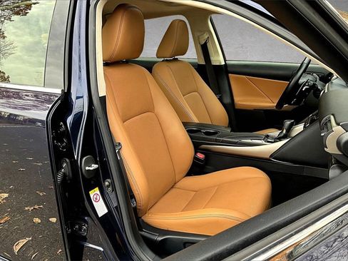 Used 2018 Lexus IS 300 AWD image 28