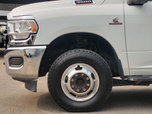 Used 2024 RAM 3500 Tradesman w/ Chrome Appearance Group AWD/4WD image 9
