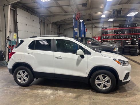 Used 2022 Chevrolet Trax LT w/ LT Convenience Package AWD/4WD image 8