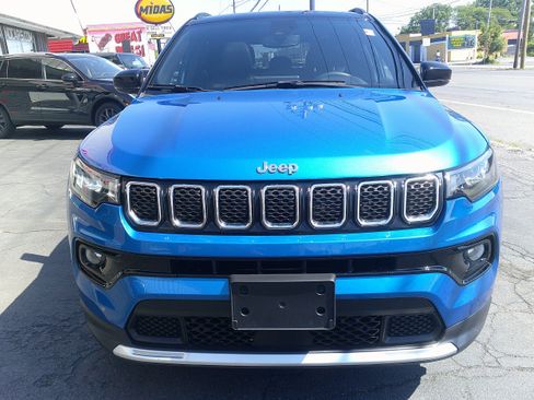 Used 2023 Jeep Compass Limited w/ Sun and Sound Group AWD/4WD image 12