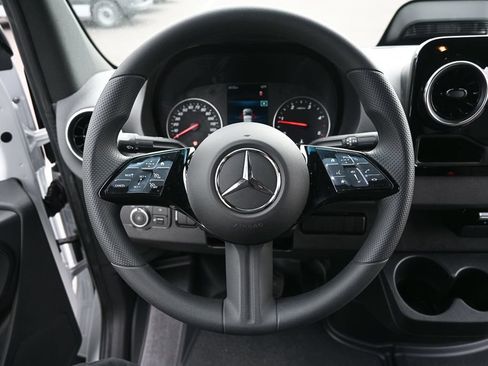 Used 2026 Mercedes-Benz Sprinter 2500 image 2
