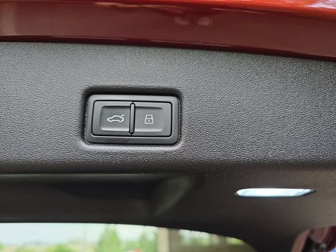 Used 2025 Audi Q5 Premium Plus w/ Premium Plus AWD/4WD image 16