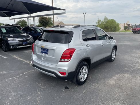 Used 2018 Chevrolet Trax LT w/ LT Convenience Package FWD image 7