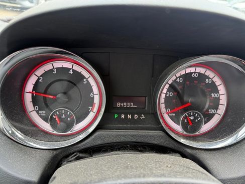 Used 2018 Dodge Grand Caravan SE FWD image 3
