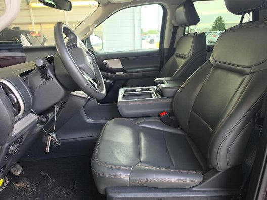 Used 2025 Ford Expedition Max Active AWD/4WD image 8