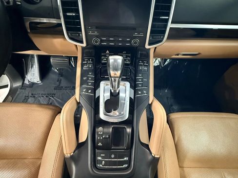 Used 2018 Porsche Cayenne Platinum Edition w/ Premium Package Plus image 25